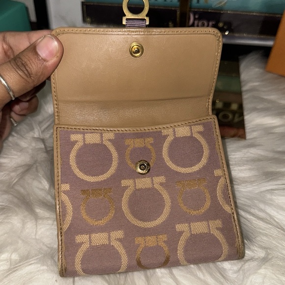 Authentic Salvatore Ferragamo wallet - Picture 5 of 14